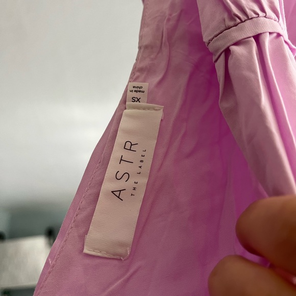 NWT ASTR LORRIE SLEEVELESS RUCHED MIDI DRESS - Picture 7 of 8